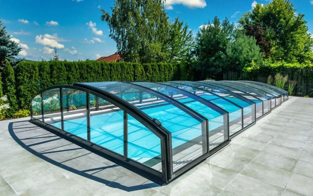 Sorrento – designové nízké zastřešení bazénu